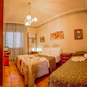 3* 게스트하우스 Hillary House