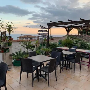 https://hostel-taormina.taorminaitalyhotels.com